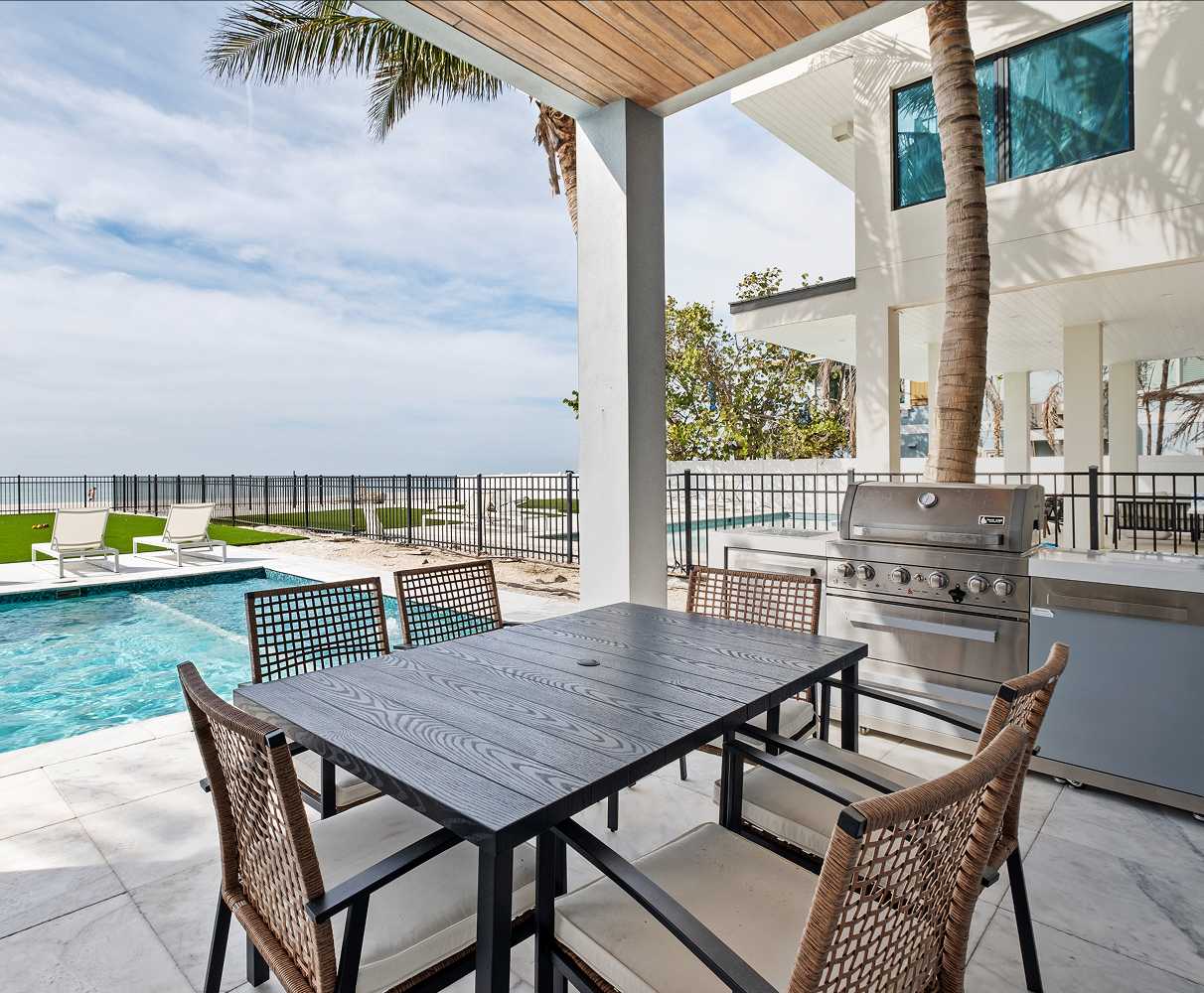 Kitchen and pool integration